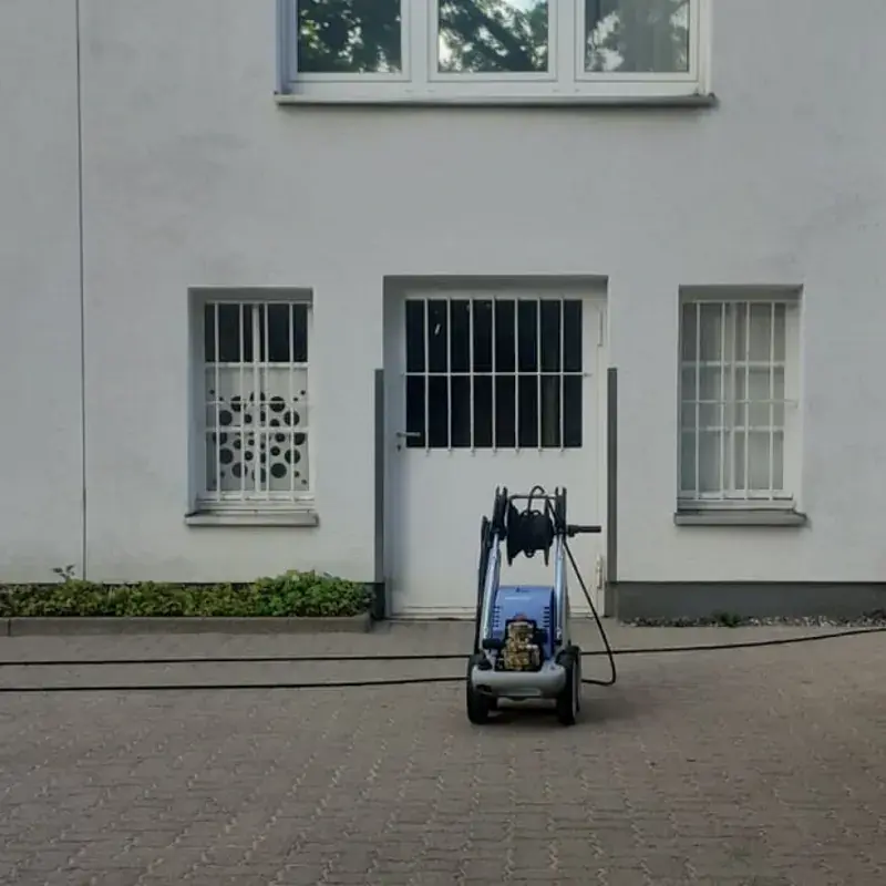 Professionelle Ausrüstung vom Steinbotschafter: Hochwertiges Equipment für die Steinreinigung in Hannover